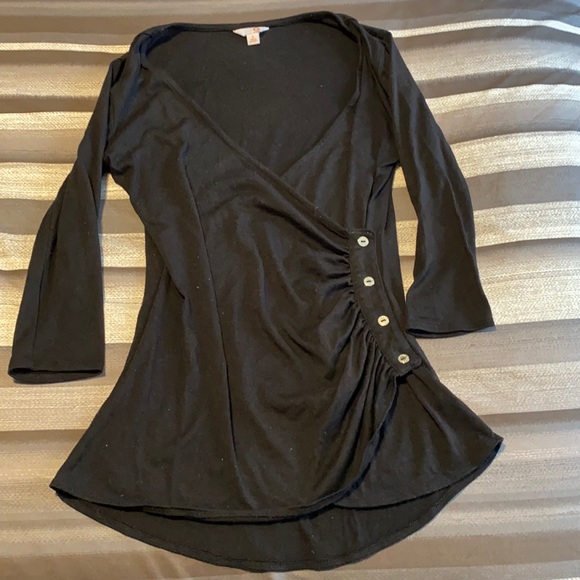 🍾 Pick 3 for $20 Guess Long Sleeve - Picture 1 of 2